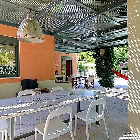 Sleeps 6 Pool Air Con Wifi Minia